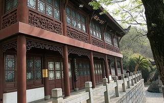 清月照南楼,月色染南楼